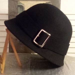 Banana Republic Cloche .